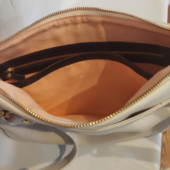 Holly and Tanager Womens Creme 100%‎ Genuine Leather Companion Max Crossbody Bag - Picture 12 of 16